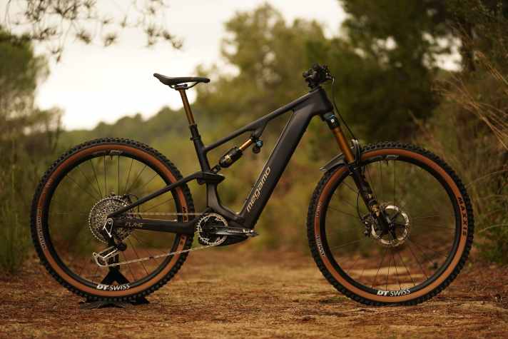 The Flame CRB 01 is the top model in the series and costs 10,499 euros.