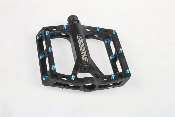 Reverse Black One flat pedal