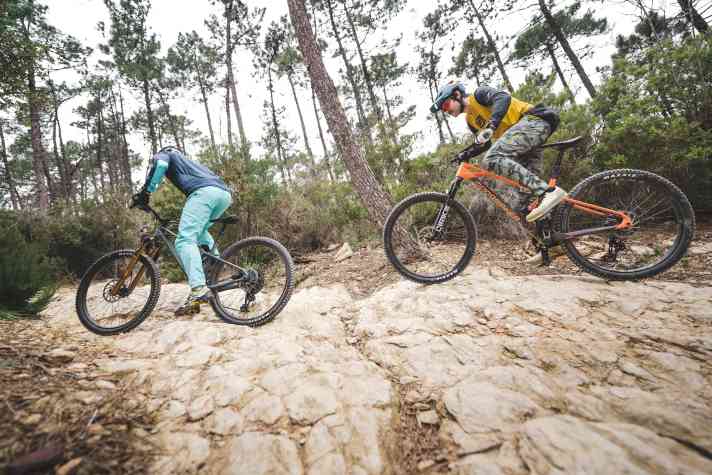 Flat and bumpy: We were not satisfied with the comfort of the E-suspension in every situation.