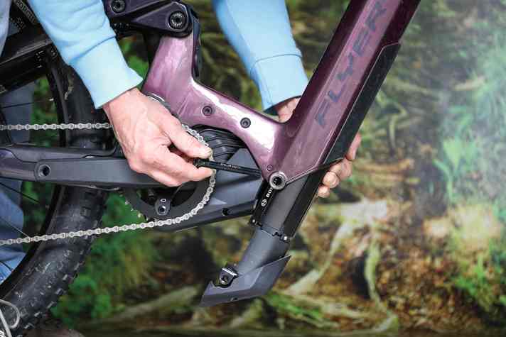 The Powertube battery is pulled downwards out of the down tube. This works smoothly, but is more cumbersome than classic folding solutions.