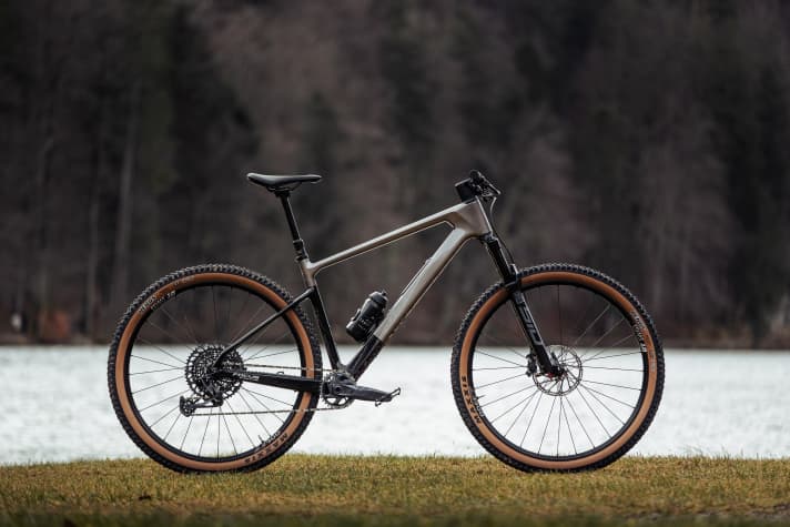 The Focus Raven has been completely revised for 2023. Thanks to the update, the hardtail should now also shine on demanding trails.