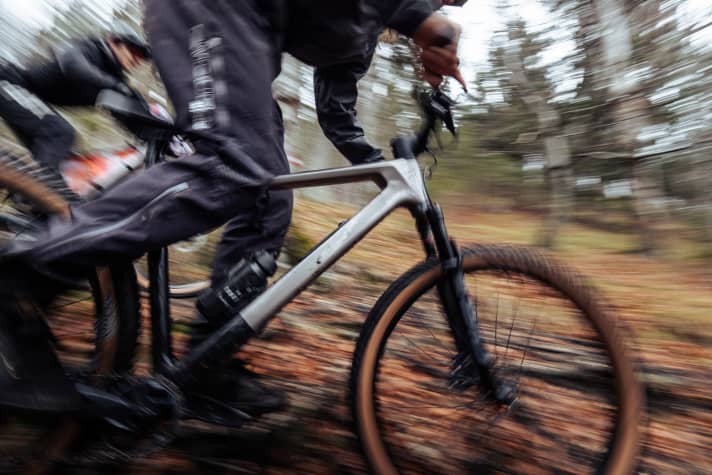 With 120 millimetres of travel, the Focus Raven hardtail promises more reserves for downhill riding.