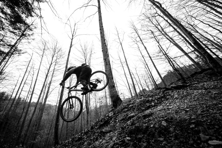 A longer and flatter geometry should make the Focus Raven Cross Country hardtail a potent companion for the trail.