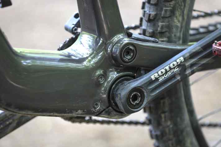 Das ist alles? Der Fazua-Antrieb schmiegt sich so dezent in den Rahmen, dass das Focus Jam² kaum als E-MTB erkennbar ist.