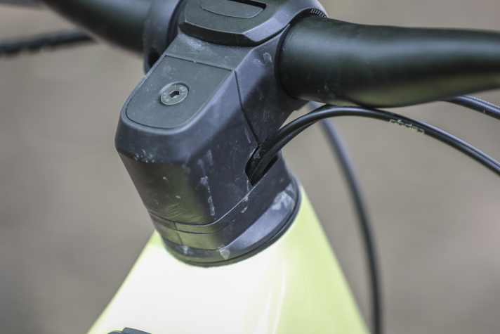 Neat and tidy: The cables on the Focus Jam² run in a special stem and through the headset into the frame.