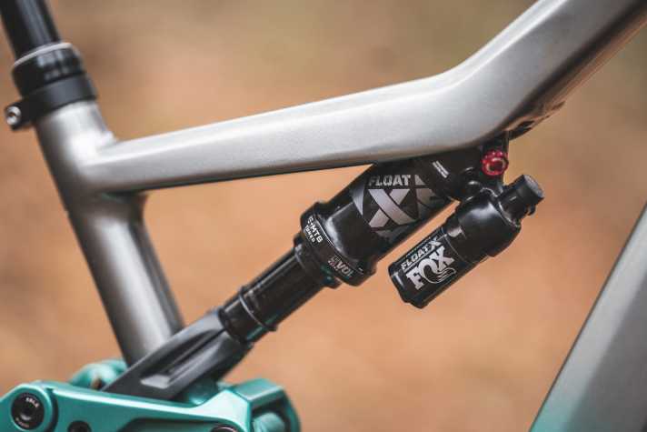 Der Float X-Dämpfer stammt aus der günstigeren Performance-Reihe.