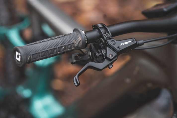 Die DH-R Evo von TRP ist ein Geheimtipp unter den kräftigen Stoppern. Die feine Modulation bei starker Bremskraft macht sie besonders.