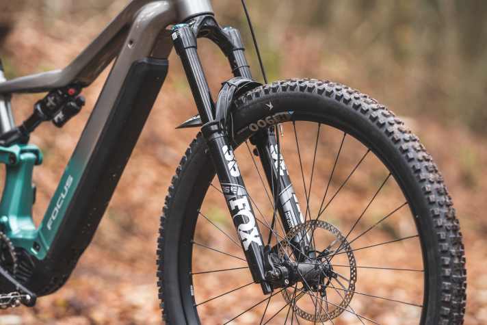 Die Fox 36 Performance Elite kommt mit der top Dämpfungskartusche Grip X2.