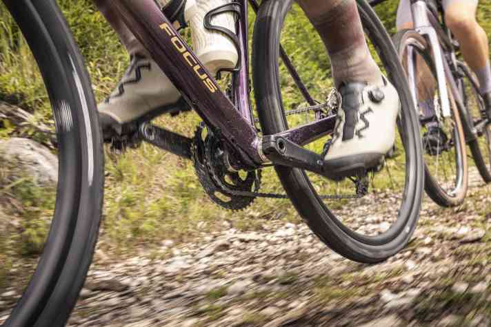 The Focus Atlas is available with both single and double cranks.