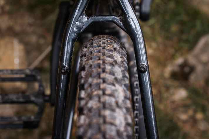 A solid luggage rack, kickstand and mudguards can be mounted on the aluminium rear frame of the Focus Jarifa².