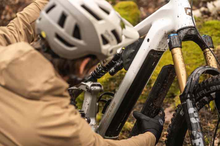 The Boch Powertube sits under a cover in the down tube and can be removed in the classic way. In addition to the 600 (pictured), the 800 also fits into the bike.