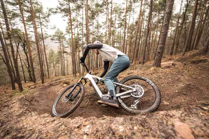 The cornering ability of the Sam2 is excellent. However, the bike is underpowered on flat trails.