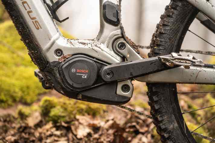 The new Bosch Performance CX is powerful and accelerates lively. Top: The latest version no longer rattles!