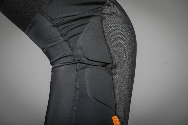 Die seitlichen EVA-Pads sind eher gut für den Kopf, als dass sie tatsächlich Schutz bei Stürzen bieten.