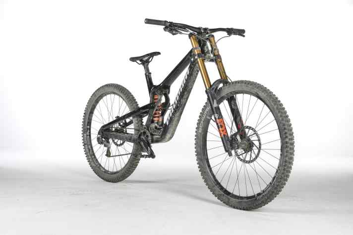 Stylish & fast: With the Propain Rage you get a lot of bike for your money. However, Propain is charging 745 euros more than last year.