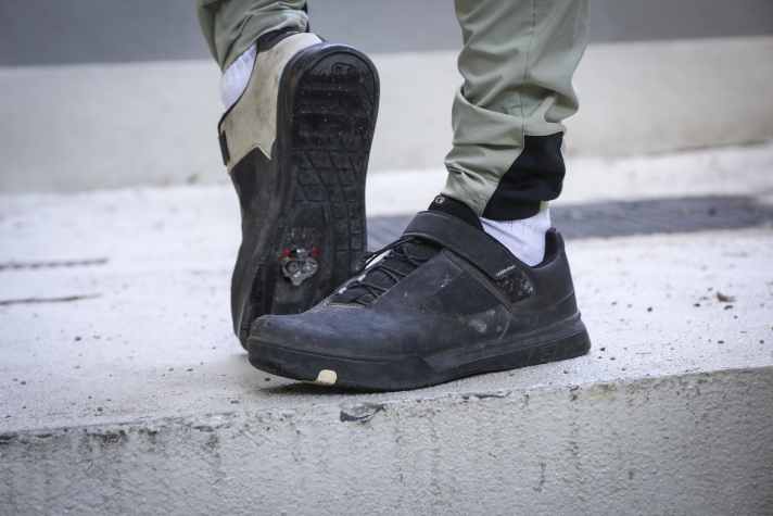 Click click click... if you've never tried it before, you should try riding with clipless shoes. Especially good on Holter-Di-Polter downhills when the ground vibrates your feet off the pedals.