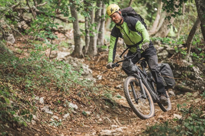 An important tool for the Garda Rangers in maintaining the trails: the E-MTB.