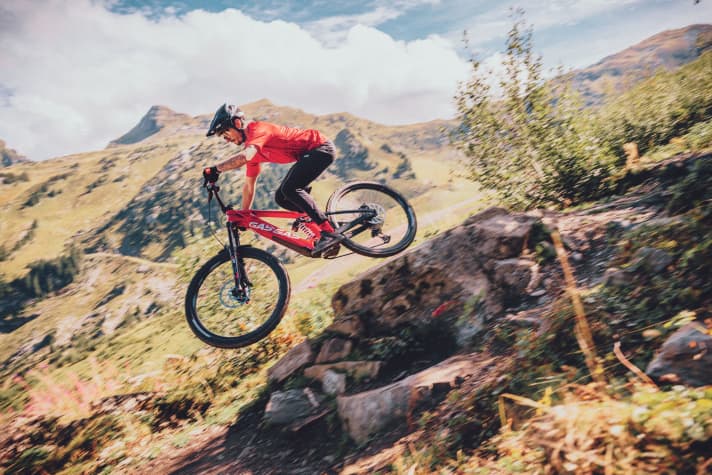 In action: The red top model ECC 6 comes with X0 transmission, Newmen wheels and WP/DVO suspension.