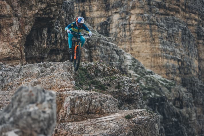 Gee Atherton tests the Proxim Nembo in extreme terrain