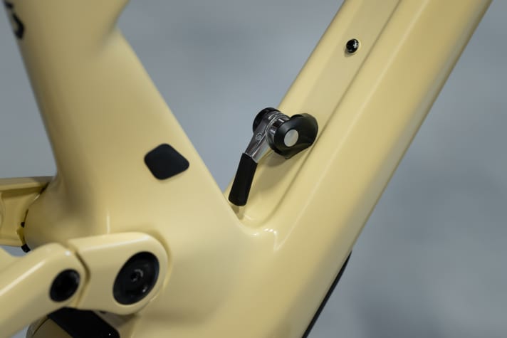 An old 10-speed gear lever becomes the damper control.