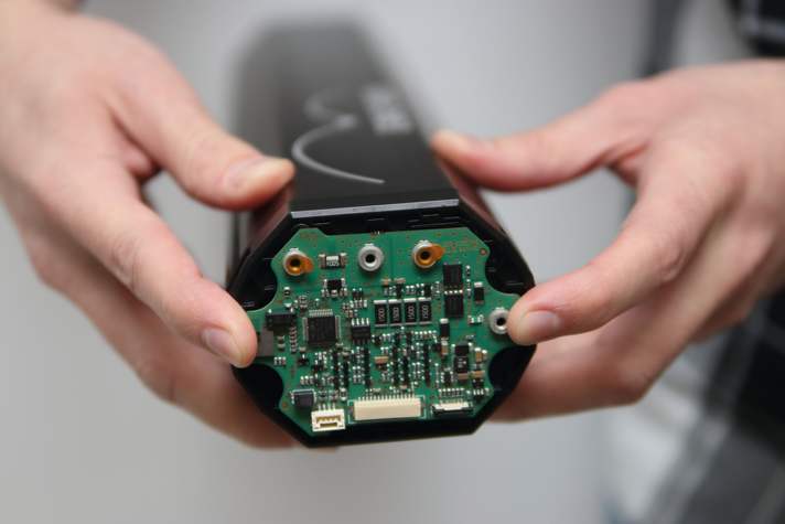 The circuit board of an Intube battery. Due to the trend towards integrating batteries, many changes had to be made to the hardware and software of the power storage units.
