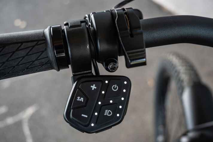 Easy to operate and somewhat playfully illuminated: Motor control panel on the Stormguard.