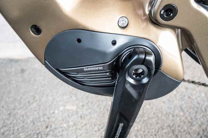 Shimanos EP801 arbeitet leise und bringt satte 85 Nm an die Antriebswelle.