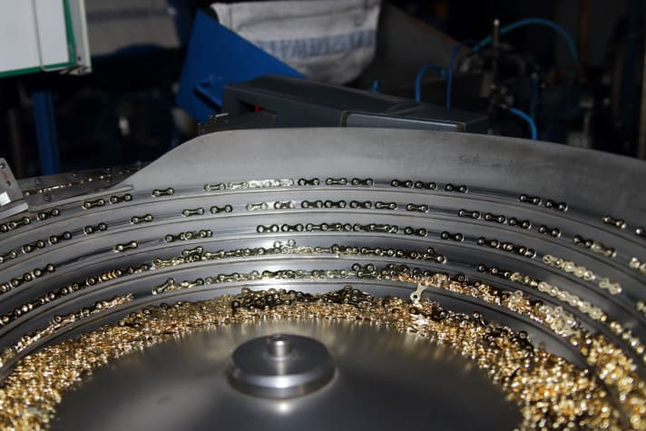 Coatings for special applications not only increase robustness - they sometimes also give the chains a "must-have" factor with a special look, such as brass.