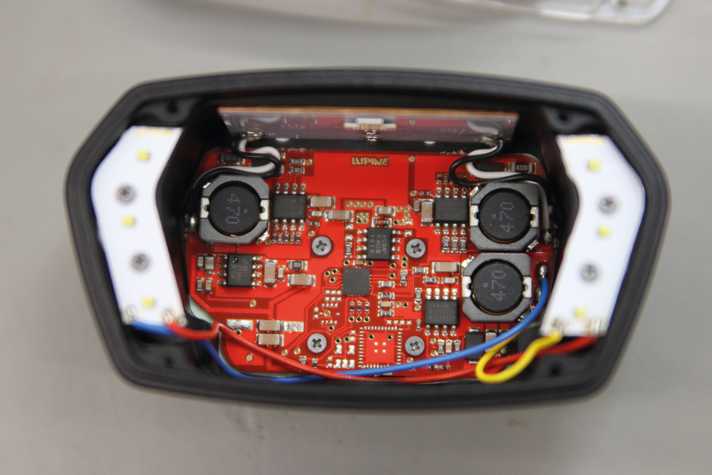 Tagfahrlicht (die Sektoren links und rechts ) ist bei vielen Lampen selbstverständlich.