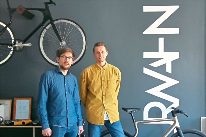 Managing Directors Ramon Thomas and Sebastian Meinecke in the showroom.