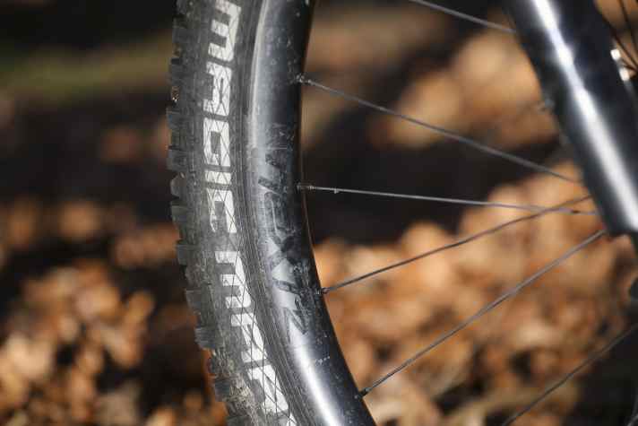 Still in top shape: The elegant carbon wheels from Raceface on the Stevens E-Inception.