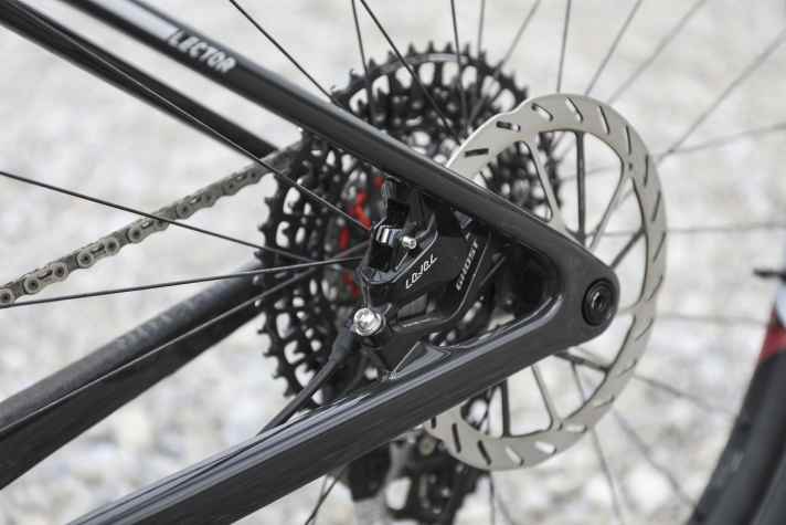 Despite the large brake discs, the power of the Sram Level brakes left something to be desired. Heavy riders in particular will want more stability on the Ghost Lector HT.