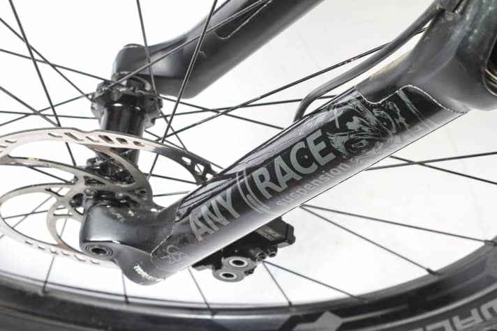 Anyrace gets the Yari up and running - all legally! And there's a sticker too.