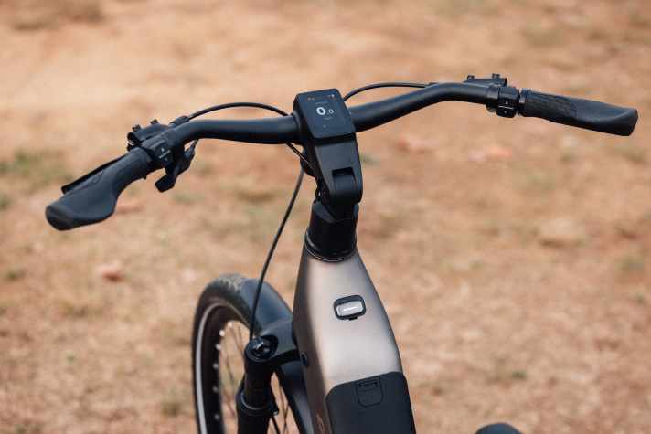 Integrated E-System on the cockpit of the new Giant Anytour E+.