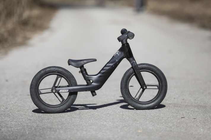 The use of recycled carbon and system integration make the Ginat Pre rCarbon a sleek speedster. Visually, some children might wish for a little more colour. A sticker set, for example, could help.