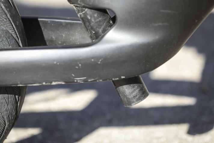 Long thing: The seat post can stick out too far for small children and parents may have to shorten it.