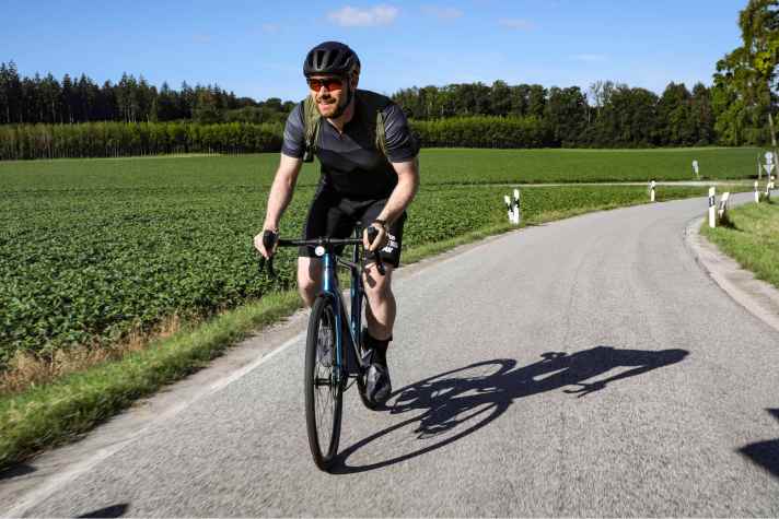 The Defy E+ is a convincing e-bike with a racing bike feel. With its high price and sporty target group, the bike still remains somewhat special.