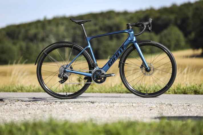 Giant Defy Advanced E+ Elite 2: Syncdrive Move Plus // 400 Wh // 14,38 kg // 6618,80 Euro.