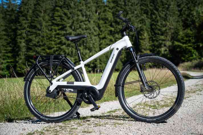 Giant Explore E+: Syncdrive Pro2 // 800 Wh // approx. 30 kg // 5799 euros.