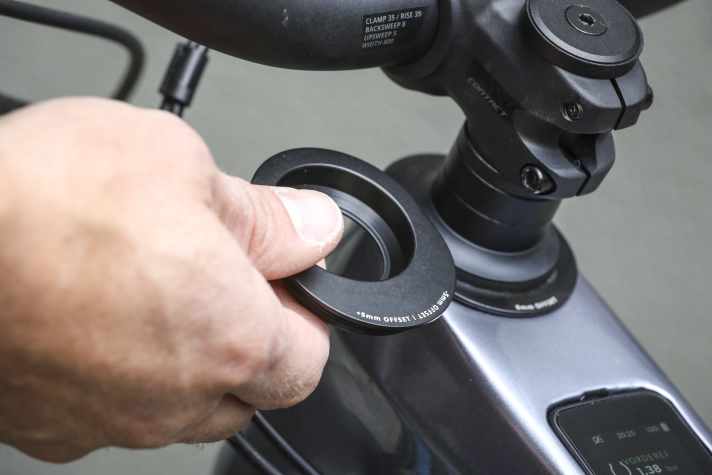 Mit dieser optionalen Lagerschale kann der Reach des Reign E+ um fünf Millimeter verkürzt oder verlängert werden.