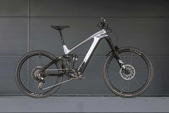 Giant Reign Advanced E+ 1 // Syncdrive Pro 3 // 560 Wh // 180/170 mm // 29/27.5 inches // 23.3 kg // 7999 euros