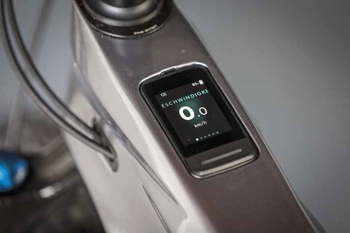 At last! With the Ridecontrol Go Lux, Giant has a really stylish, integrated display in the top tube.