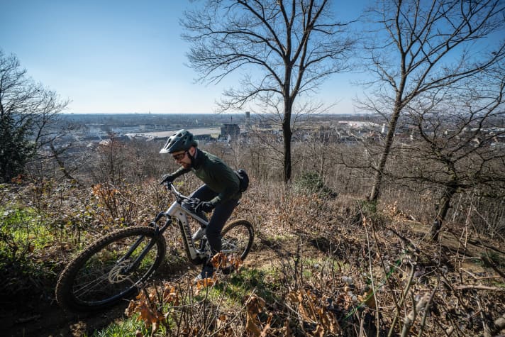 Auch das Giant Stance E+ kann mit den tollen Klettereigenschaften punkten, die Giants E-MTBs traditionell auszeichnen.
