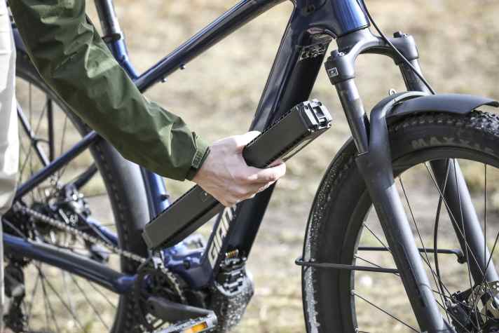 The two-kilo battery can be removed from the frame in the classic way.