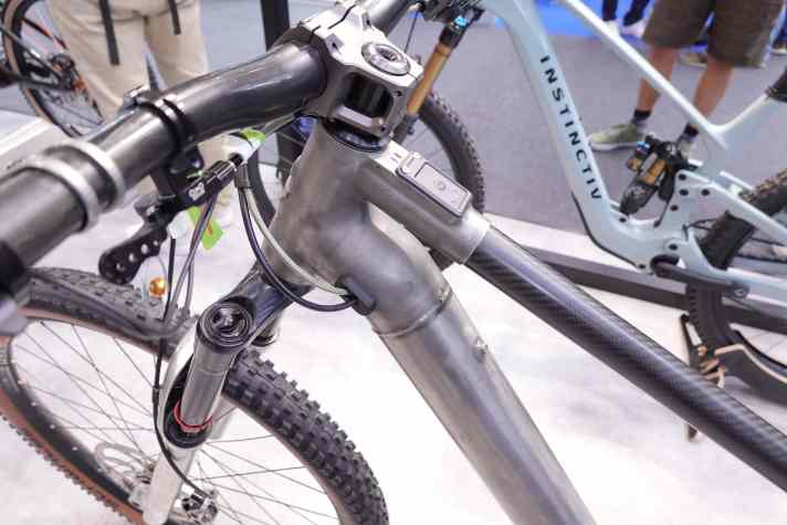 The small Maxon display is embedded in the titanium head tube area.