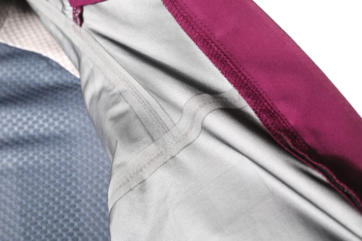 Taped seams and a waterproof membrane make the upper part of the Lupra waterproof