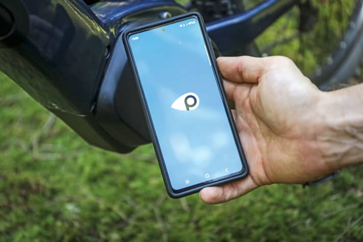 GPS-Tracker machen Dieben das Leben schwer. Bei Diebstahl alarmieren sie den Bike-Besitzer per App und funken permanent ihren Standort durch. Hoheacht und Canyon verbauen solche Systeme, bei Canyon ist der Tracking-Service im ersten Jahr sogar kostenlos.
