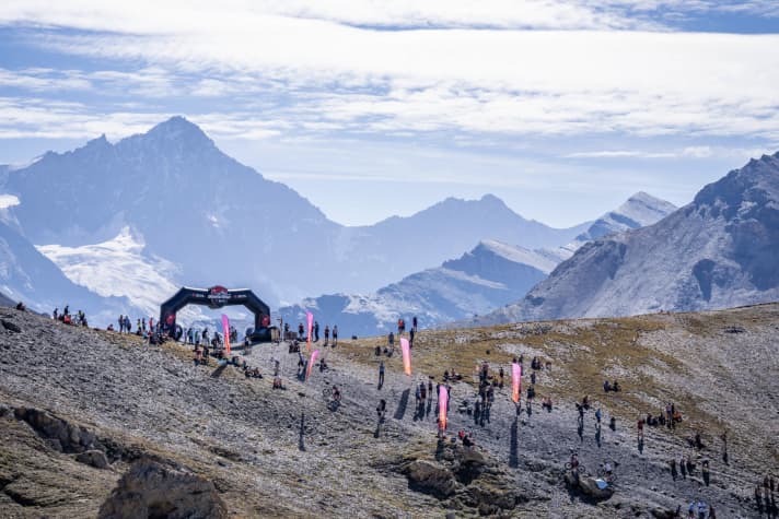 The legendary sliding passage of the Grad Raid BCVS on the Pas de Lona is already at an altitude of over 2700 metres.