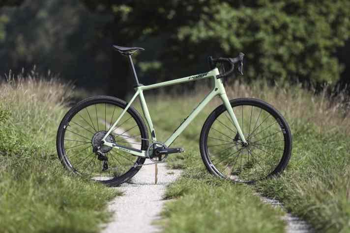 The Pivot Vault is light, stylish and comes with a special comfort element on the seatpost.