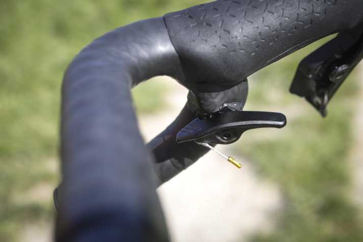 A dropper post on a gravel bike provides a lot of security on descents. However, the steering remote on the Marin Headlands stings the hand.